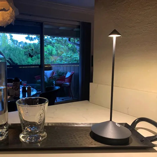 Wireless LED table lamp - ModernLumin