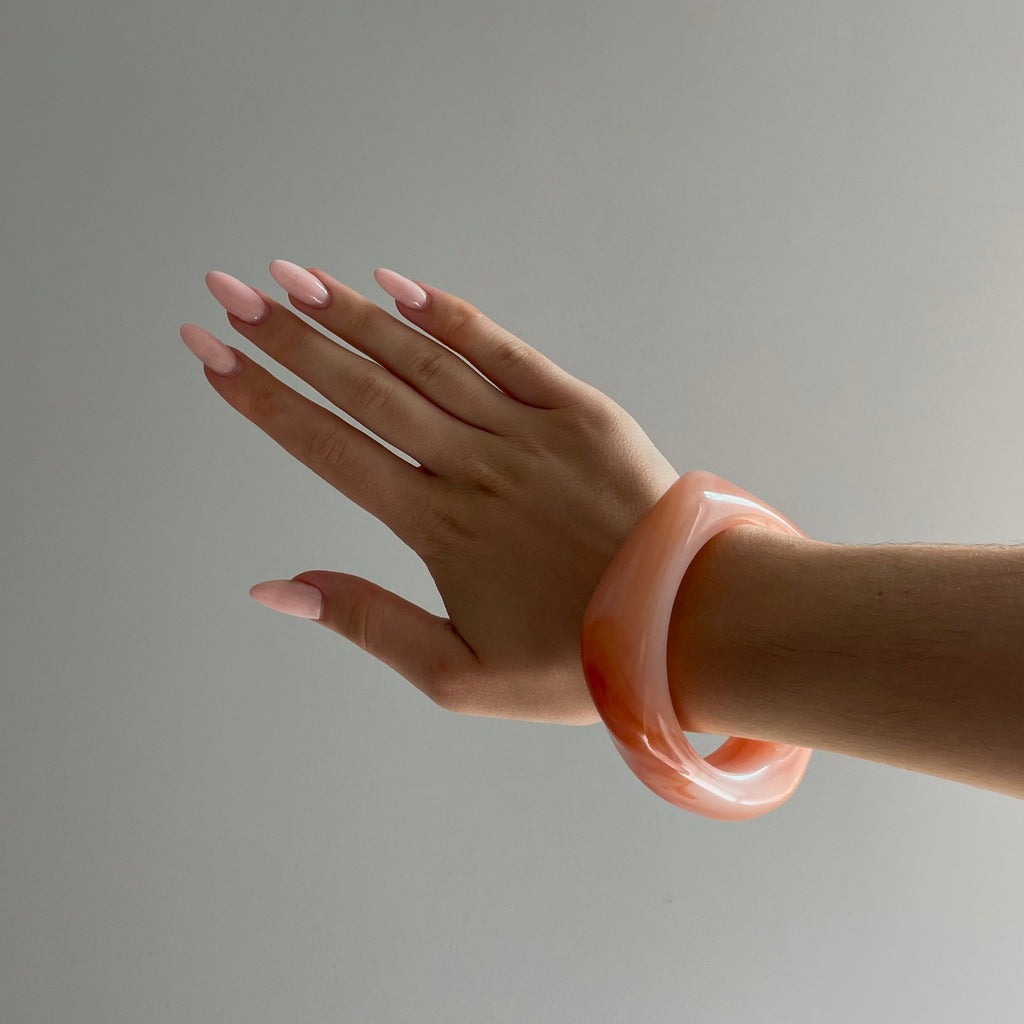 Gold Bracelet in Orange – A Stylish Accent for Modern Looks