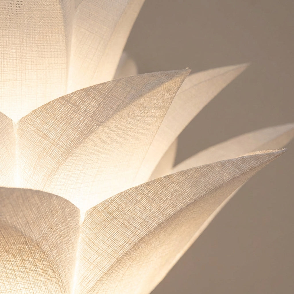 Lotus-inspired LED lamp – Auralotus