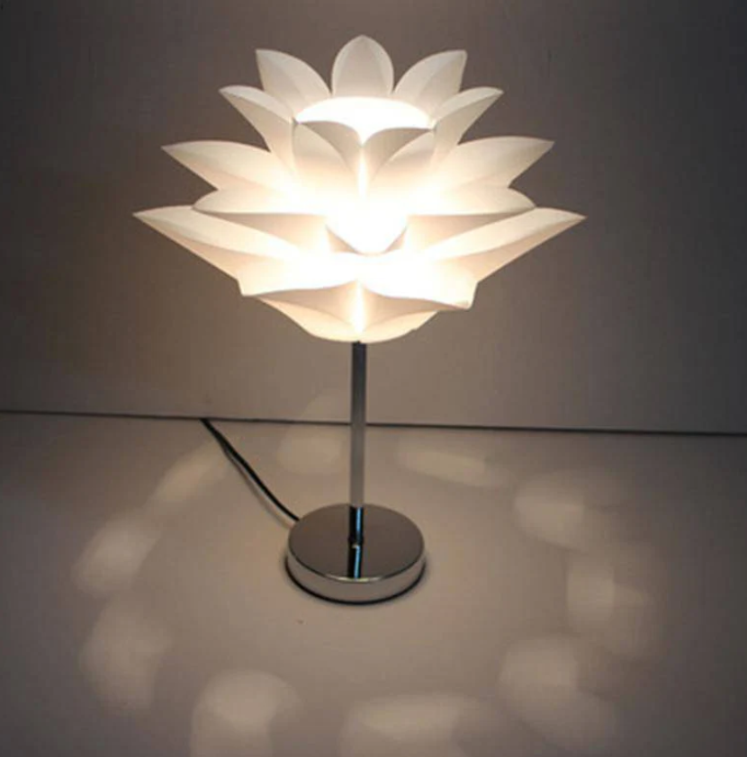 Lotus-inspired LED lamp – Auralotus