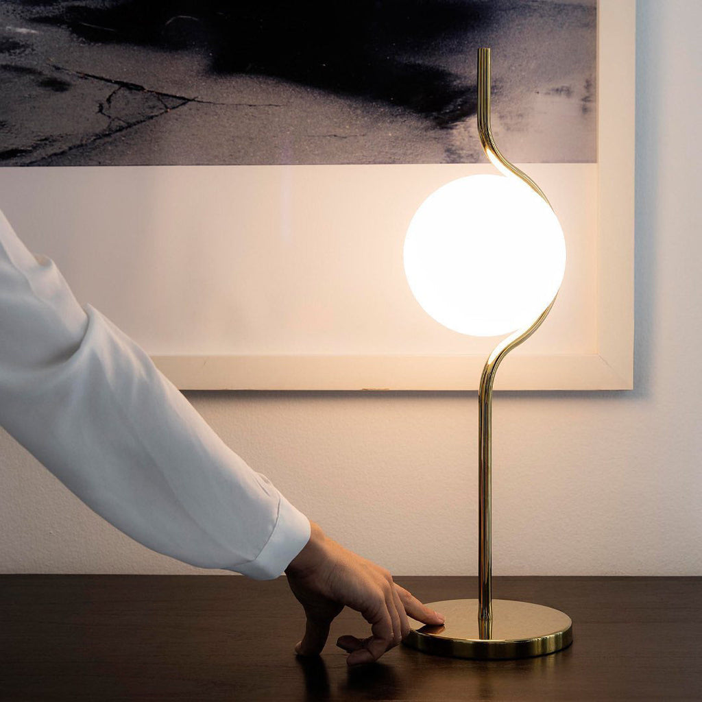 Minimalist Sculptural Table Lamp - Auraquill