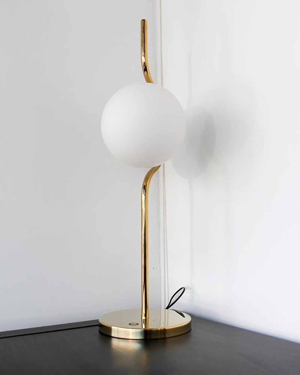 Minimalist Sculptural Table Lamp - Auraquill