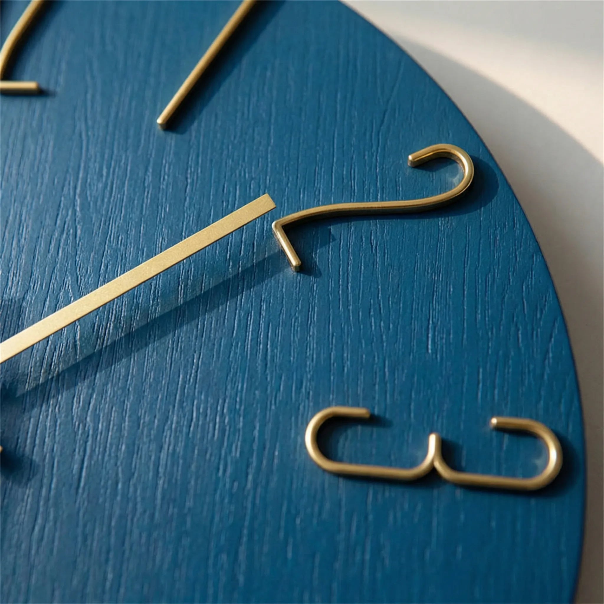 Modern Round Wall Clock - LuminoraClock