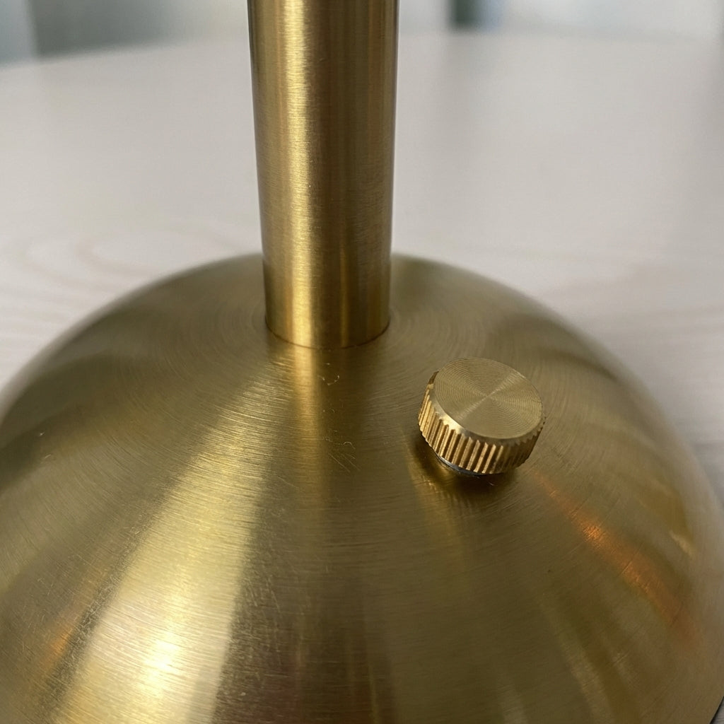 Table lamp with touch control – Vescento