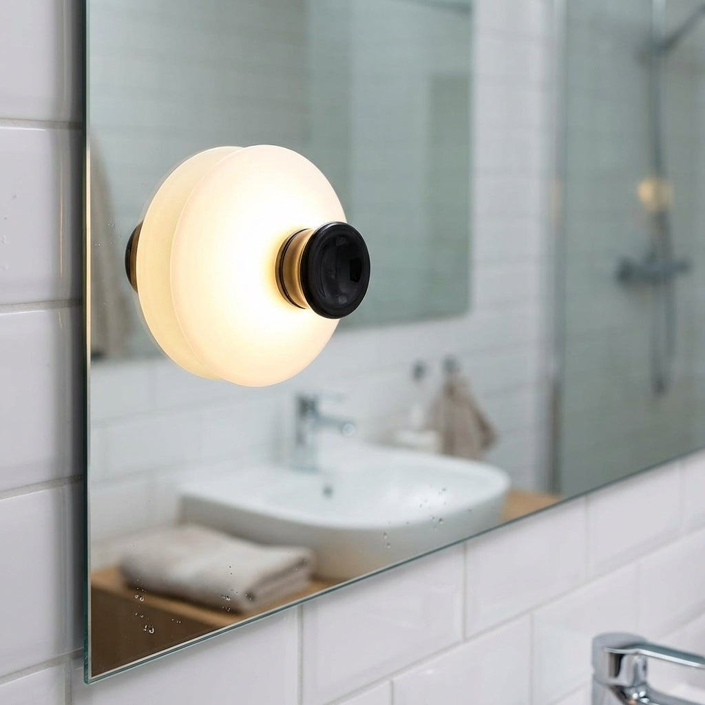 Wall-mounted suction lamp – Suctioneon