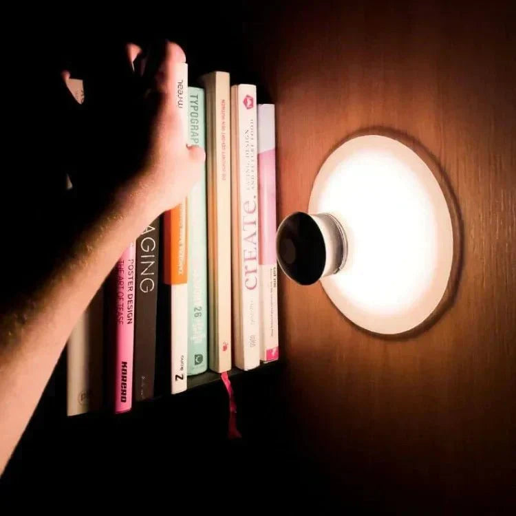 Wall-mounted suction lamp – Suctioneon