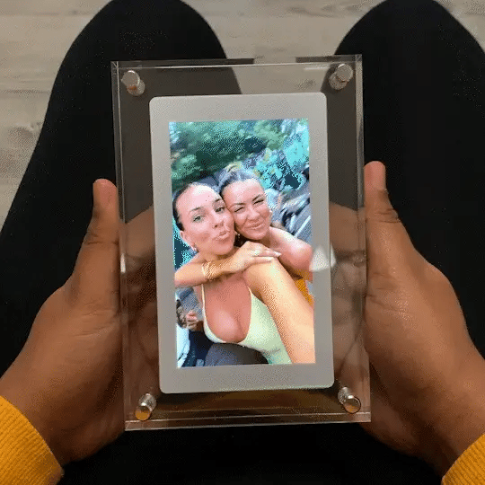 LiveFrame™ Share Timeless Memories